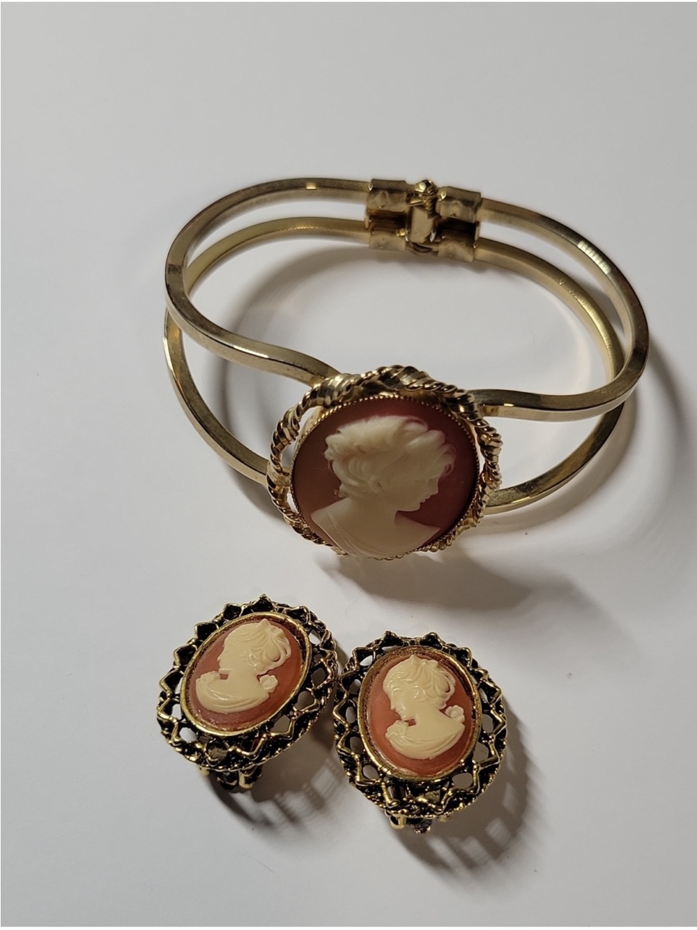 Vintage Cameo Bracelet and clip on Earring Set - Classic Cameo Design